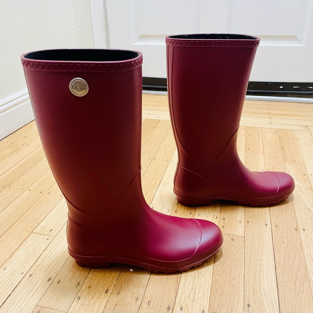 UGG, Shelby style, garnet color rain boots BRAND NEW, NEVER WORN